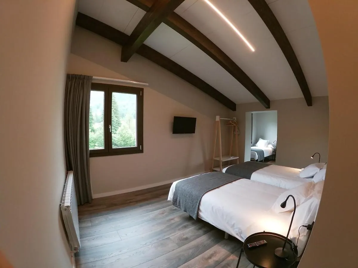 **  Hotel Els Avets De كامبروذون إسبانيا