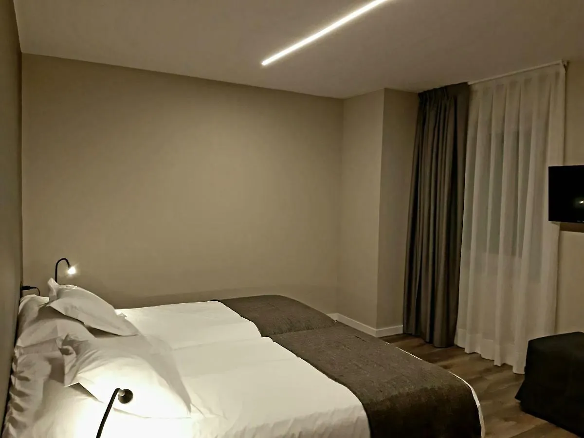 Hotel Els Avets De كامبروذون